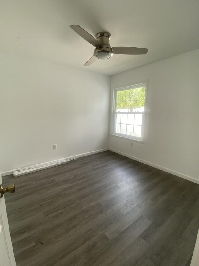 Building Photo - 130 Whitehaven Ct