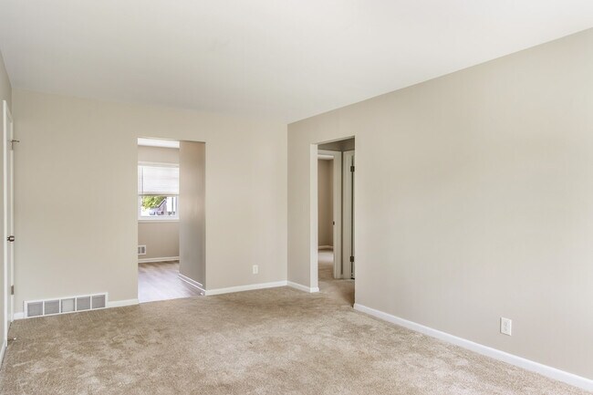 Building Photo - 147 S Grand Ave