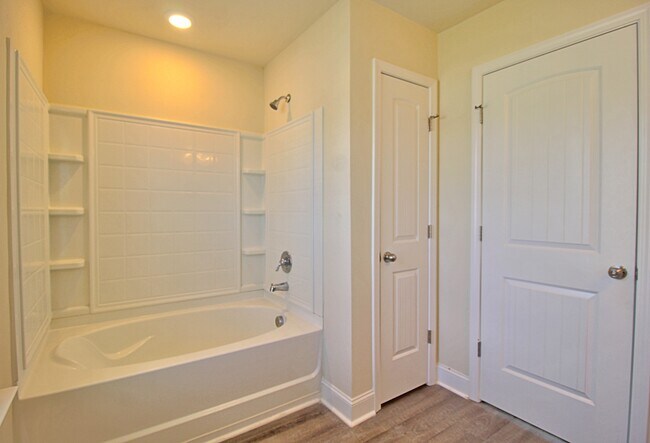 Building Photo - 711 Mill Creek Cir