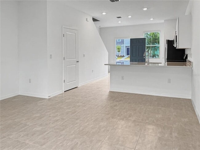 Building Photo - 2949 Skyline Lp