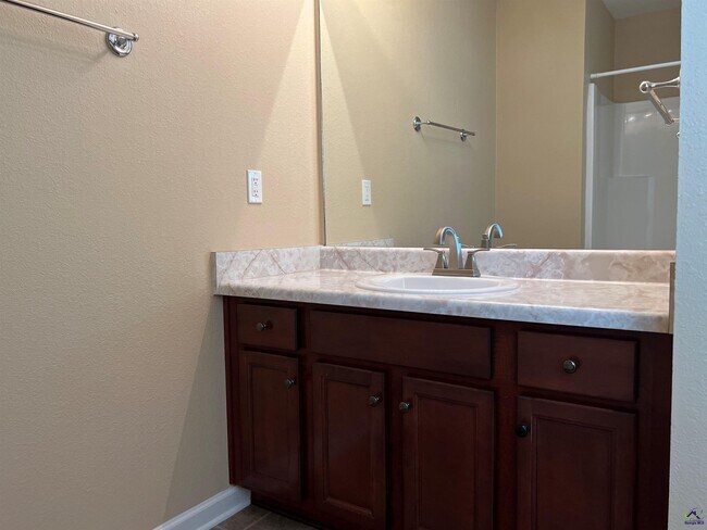 Building Photo - 120 Magnum Way