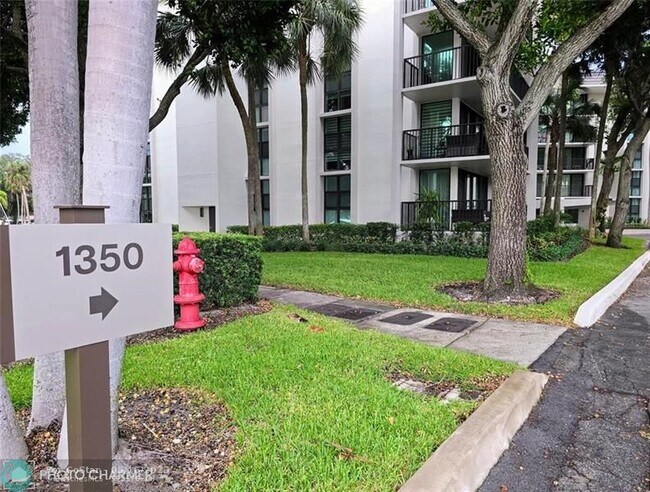 Building Photo - 1350 River Reach Dr