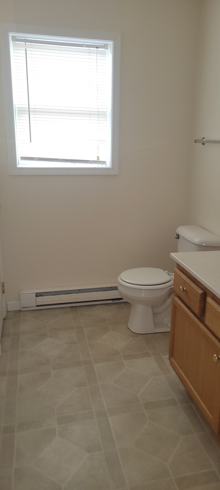 2nd floor bathroom - 2010 Grammercy Ave
