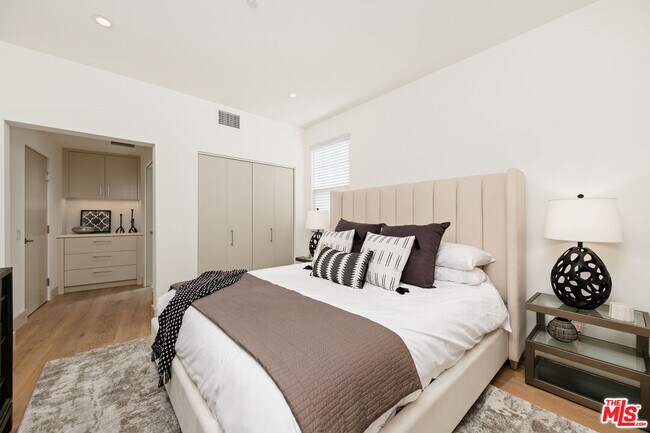 Building Photo - 130 S Sepulveda Blvd