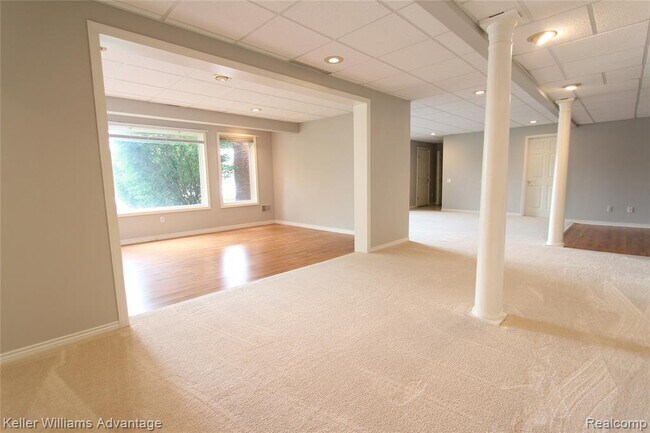 Building Photo - 18547 Clairmont Cir E