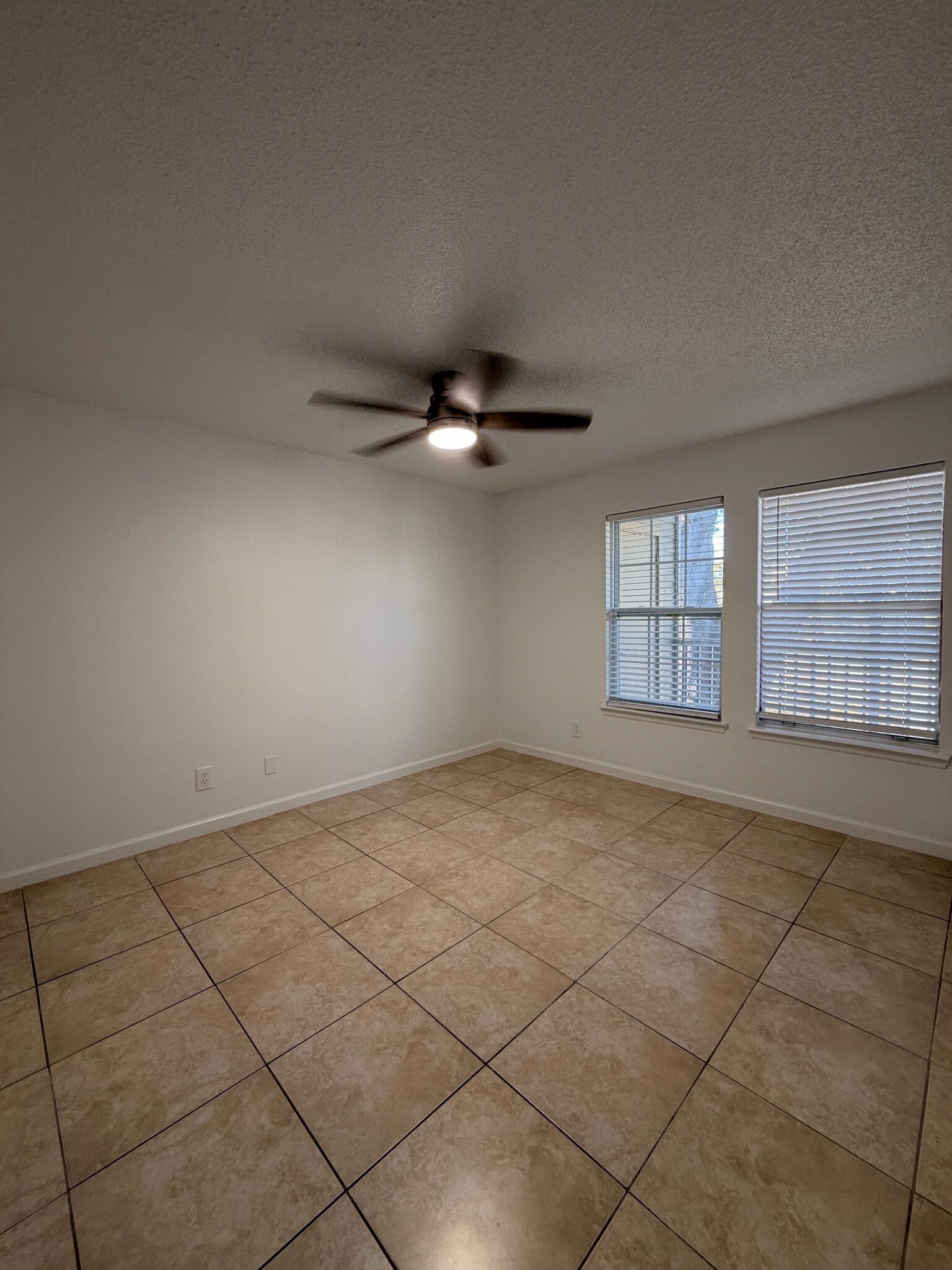 Building Photo - 6028 Westgate Dr