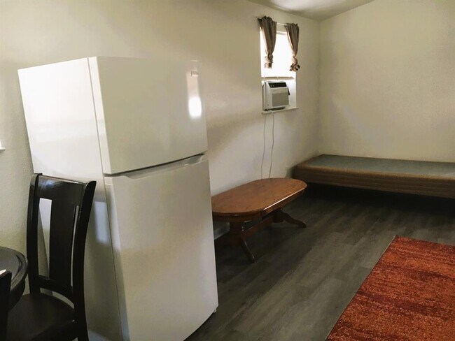 Building Photo - 3818 Hamid Blvd