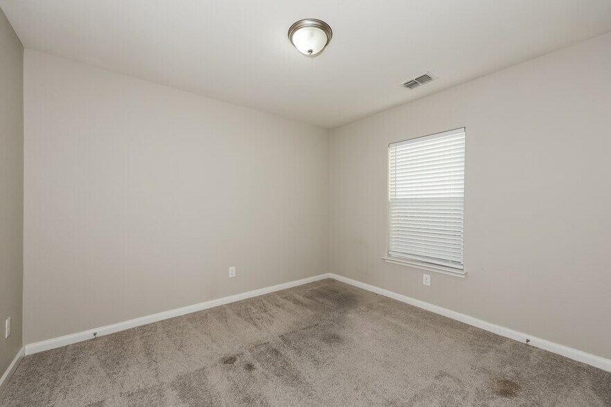 Building Photo - 157 Aaron St