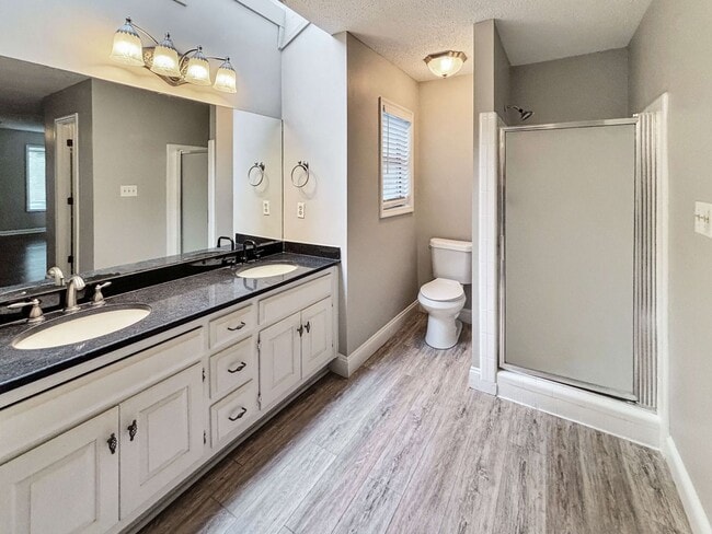 Building Photo - Beautiful 4 BR 3.5 BA Home in Marietta!