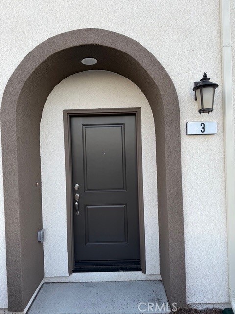 Building Photo - 2420 E Lincoln Ave