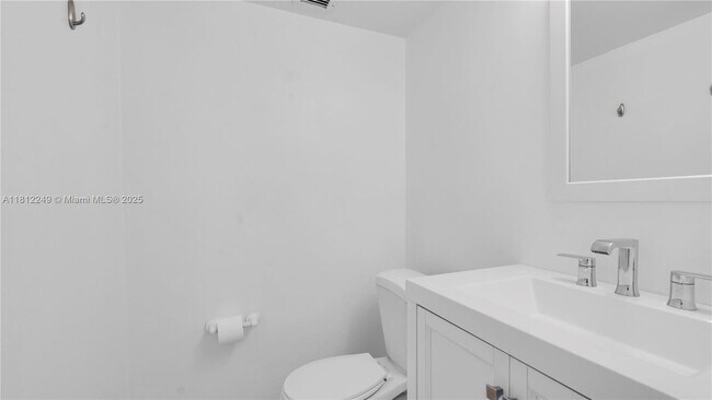 Building Photo - 13155 Ixora Ct