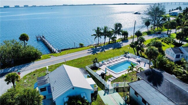 Building Photo - 4800 NE Blue Heron Ln