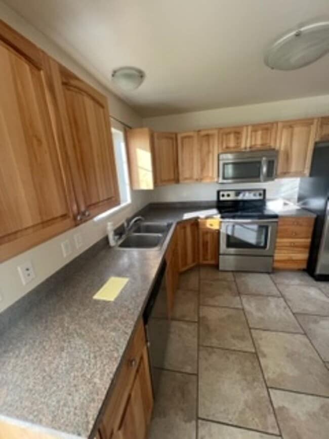 Building Photo - 4020-4026 W Lamont Way
