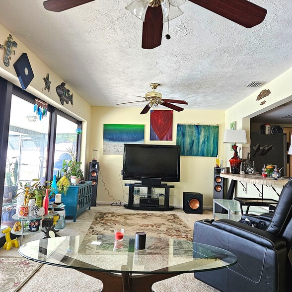 Family Room - 12655 5th St