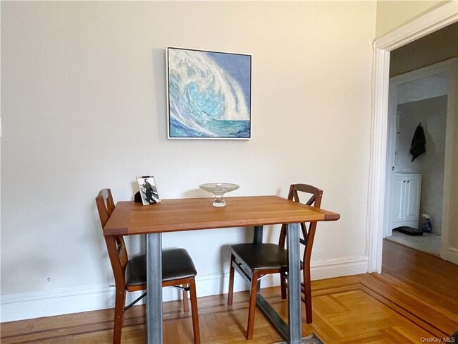 Building Photo - 14 N Chatsworth Ave