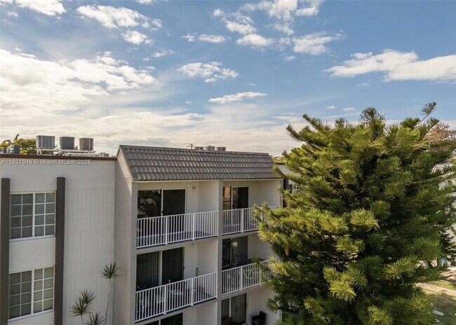 Building Photo - 4804 NW 79th Ave