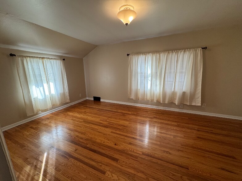 Building Photo - 825 E 35th Ave