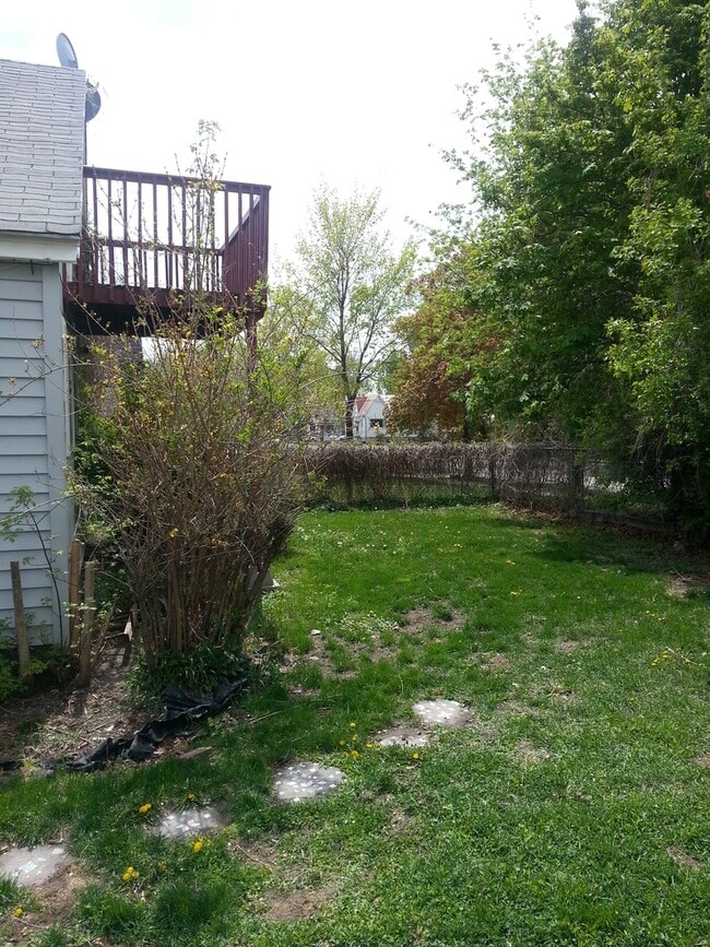 Building Photo - Cute East Side Cottage 3 Bedroom Home