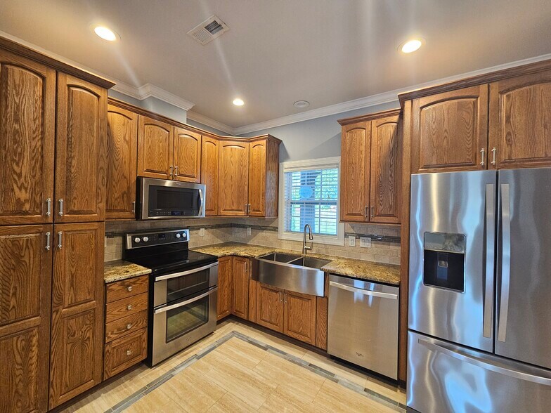 Building Photo - 621 Hadley Ct
