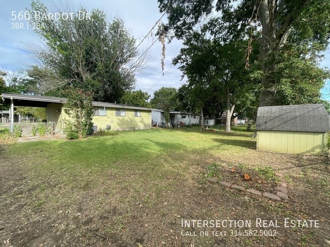 Building Photo - 560 Bardot Dr