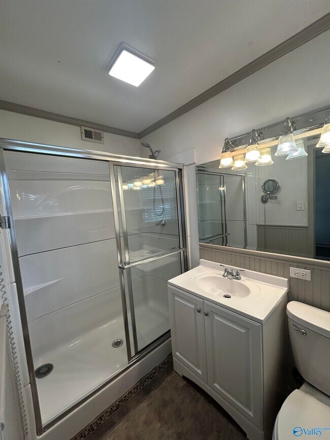 Building Photo - 2327 Quince Dr SE