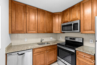 Building Photo - 556 Mansfield M