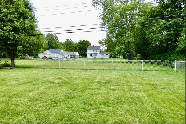Building Photo - Spacious 3 Bedroom + Office Home in Maumee with New Appliances & Finished Basement