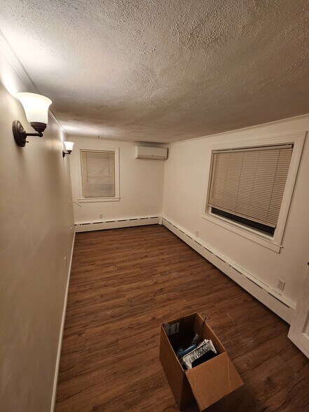 room for rent looking in - 11 Hill Rd