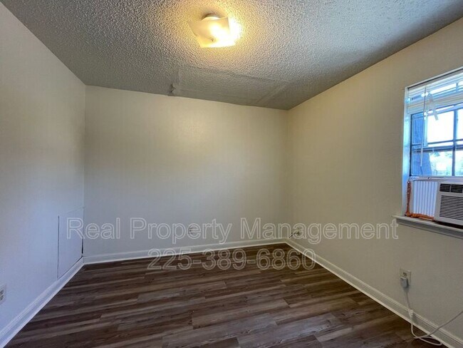 Building Photo - 750 Hospital Rd