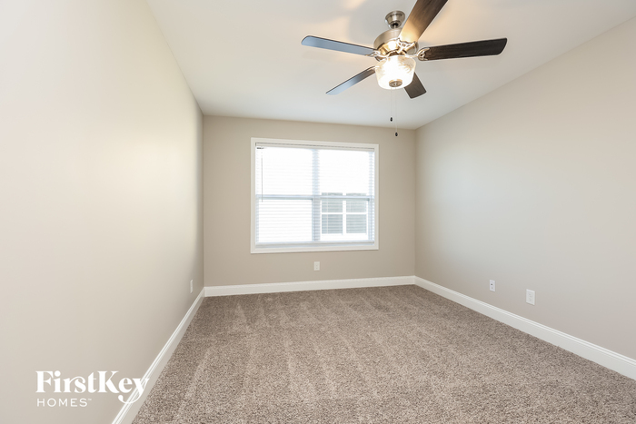 Building Photo - 1104 Eagle's View Dr