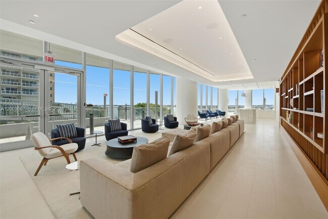 Building Photo - 175 SE 25th Rd