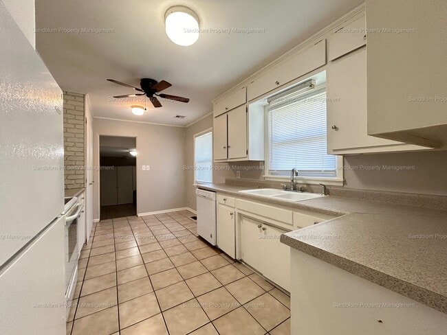 Building Photo - FOR LEASE | Mid-town Tulsa | 3 Bed, 2 Bath...