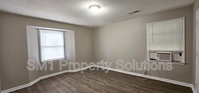 Building Photo - 2332 W Vandalia Rd