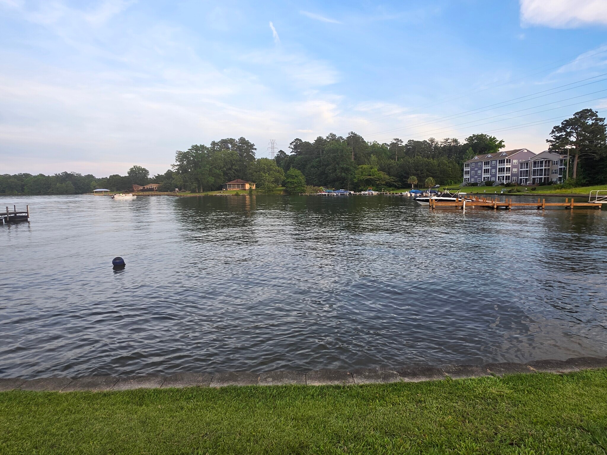 Building Photo - 120 Lake Ridge Dr
