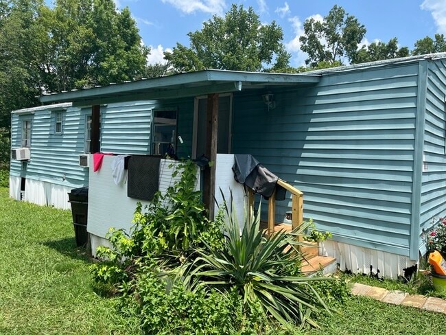 Building Photo - 2 Bed 1 Bath Mobile Home