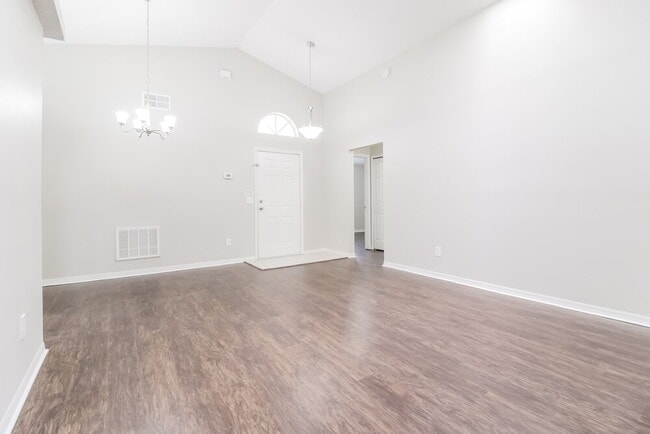 Building Photo - 493 Lancers Dr