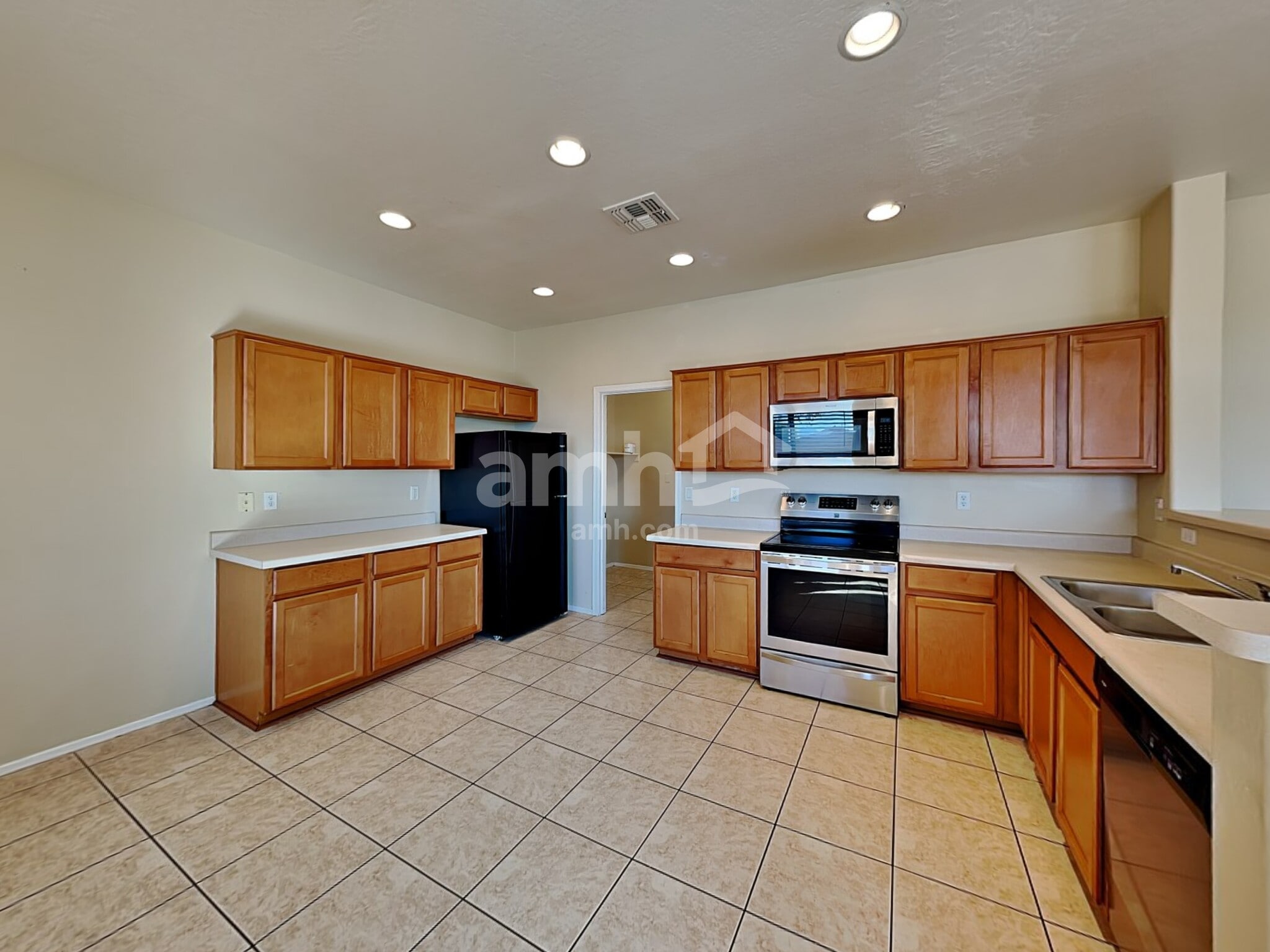 Building Photo - 7347 W St Charles Ave