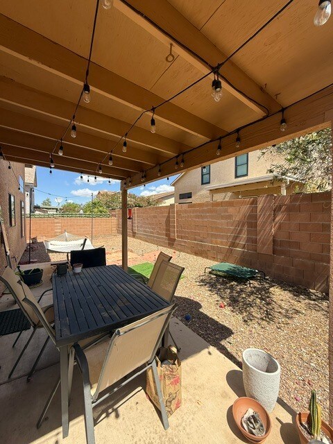 Building Photo - FOR RENT