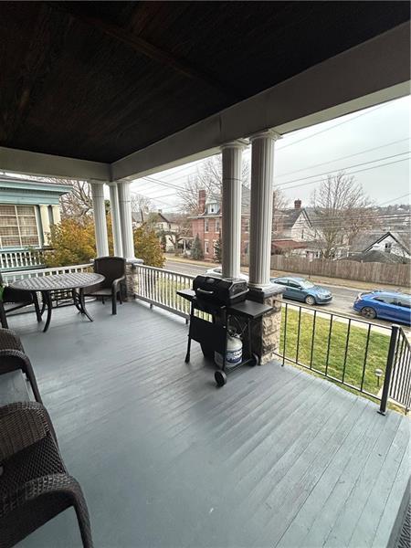 Building Photo - 208 E College St