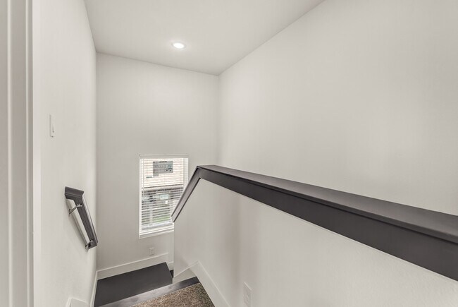 Building Photo - 4134 Jeanne Dr