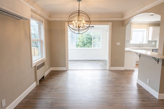 Building Photo - 4Bd/2.5Ba Seattle House