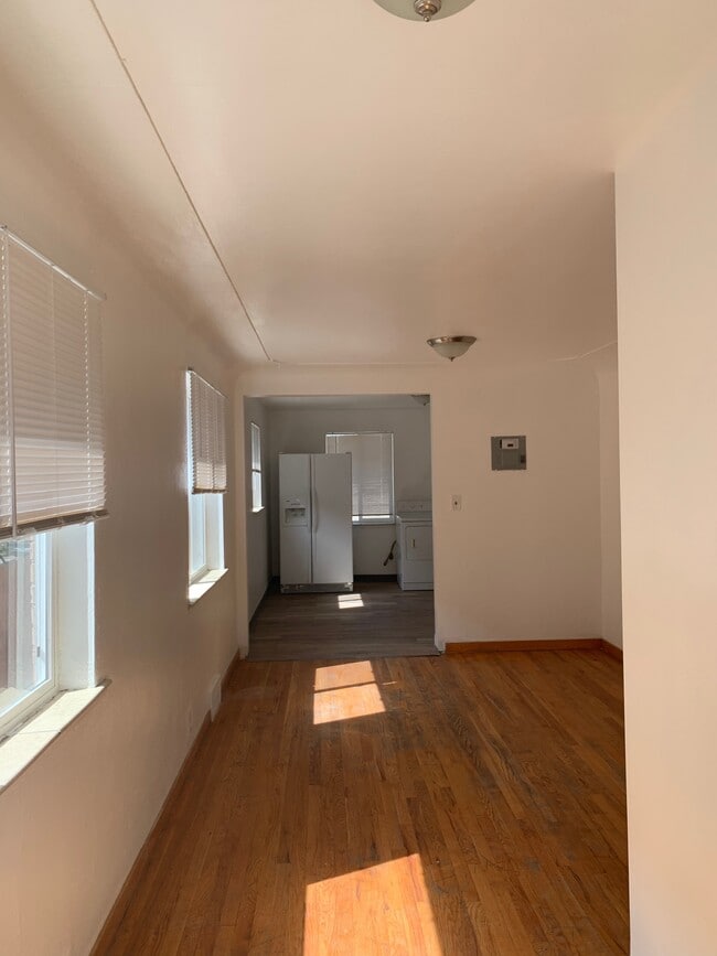 Building Photo - 1769 Clinton St