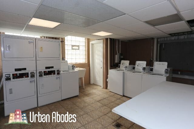 Building Photo - 515 W Melrose St