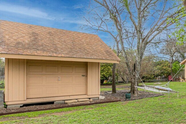 Building Photo - 302 S Mt Rushmore Dr