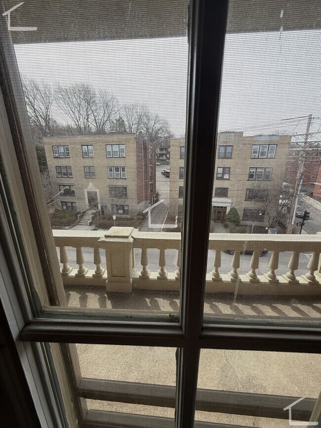 Building Photo - Spacious 2 bed in Allston.... Don't miss out!