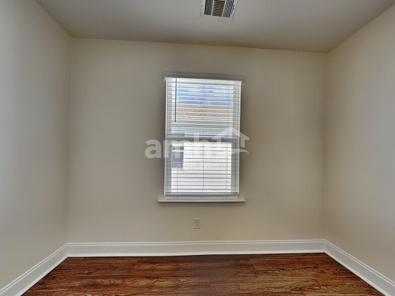 Building Photo - 25 Birch Cir