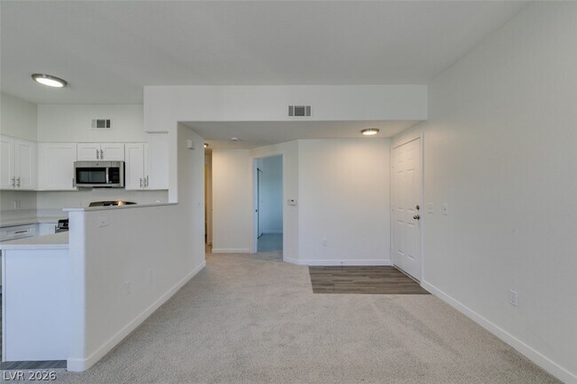 Building Photo - 3400 Cabana Dr