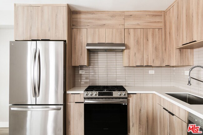 Building Photo - 1307 Tamarind Ave