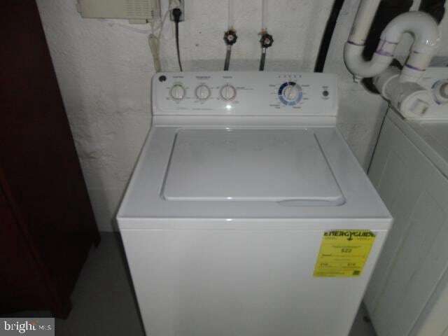 Building Photo - 411 Pelham St