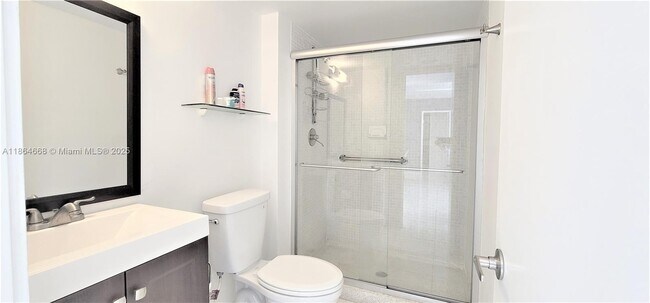 Building Photo - 3731 N Country Club Dr